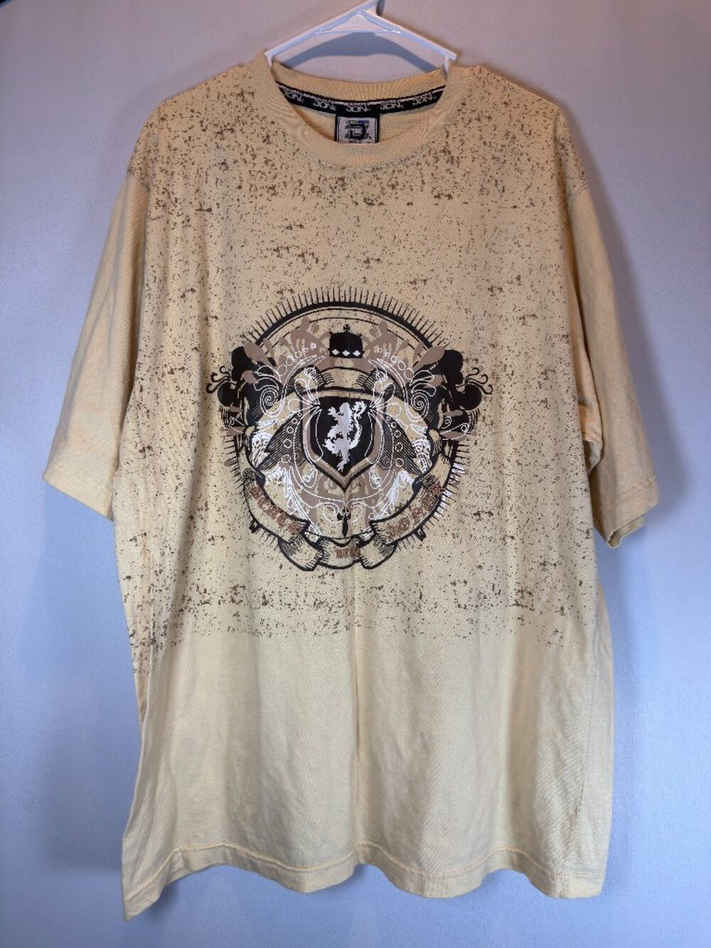 Vintage Jon Y2K Graphic Tee Men’s XL Lion Crest Emblem 100% Cotton Streetwear